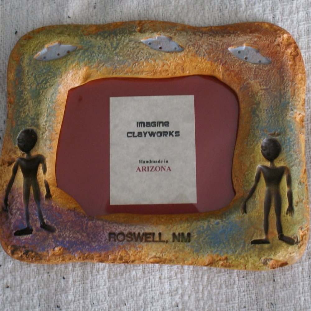 Roswell New Mexico Alien UFO Flying Saucer Frame Imagine Clayworks 7 in X 6 in